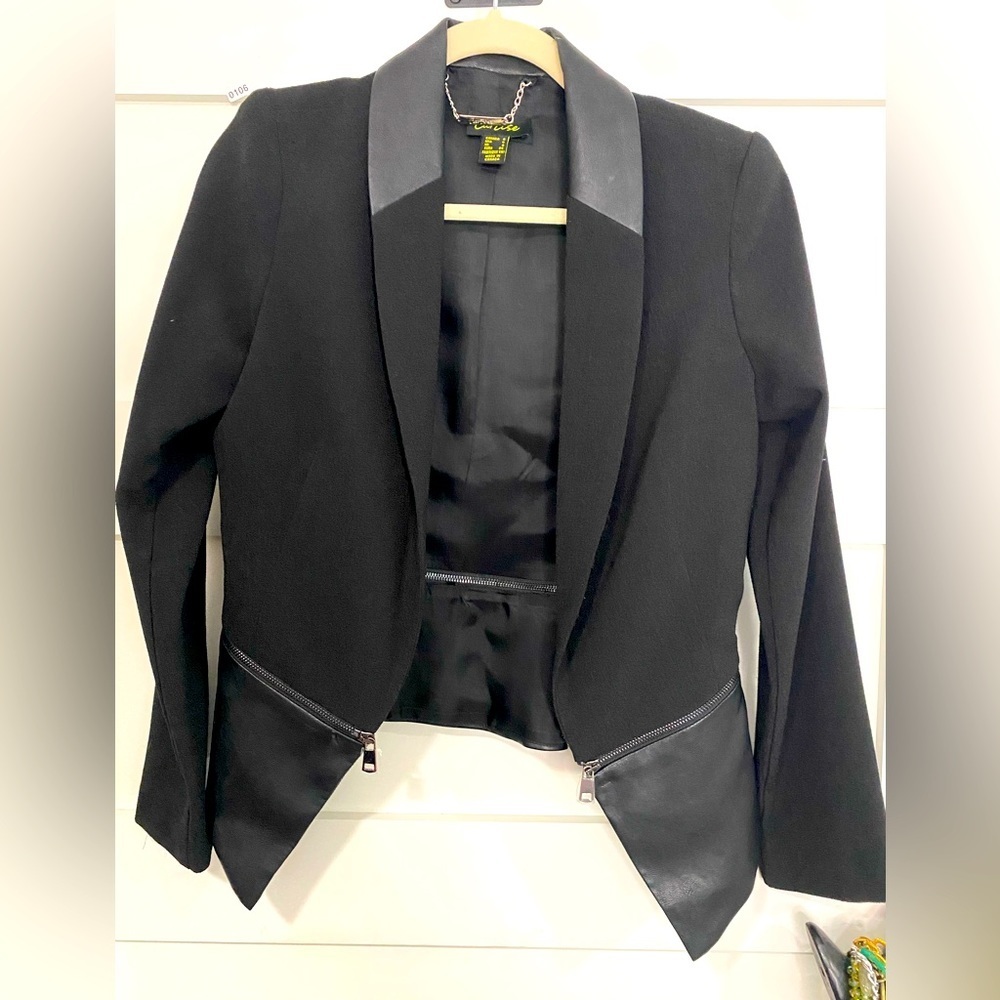 Cartise -Black Dress jacket W/ faux leather ruffle zip off bottom Size 4